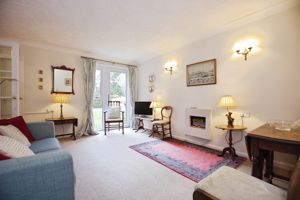 LIVING ROOM- click for photo gallery
